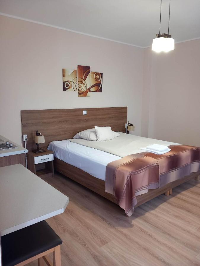 Hotel Kata Panzio Oroszlány Esterno foto