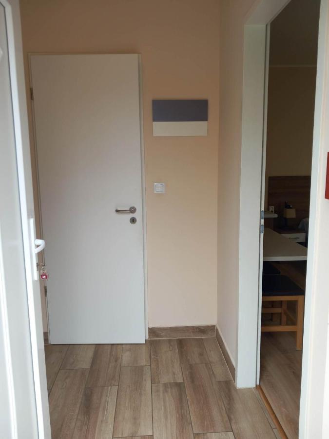 Hotel Kata Panzio Oroszlány Esterno foto